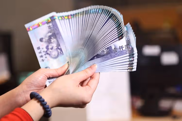 保母要求端午、中秋給6萬7　媽媽傻眼：她說當年費！網炸鍋