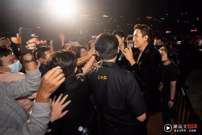 薛家燕馬來西亞開唱 「叉錯腳」絆倒自己!陳展鵬、馬德鍾即時攙扶