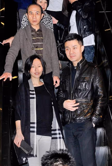 小S全家現身公公靈堂，3個孫女素顏出鏡，遺孀攙扶悲傷前行