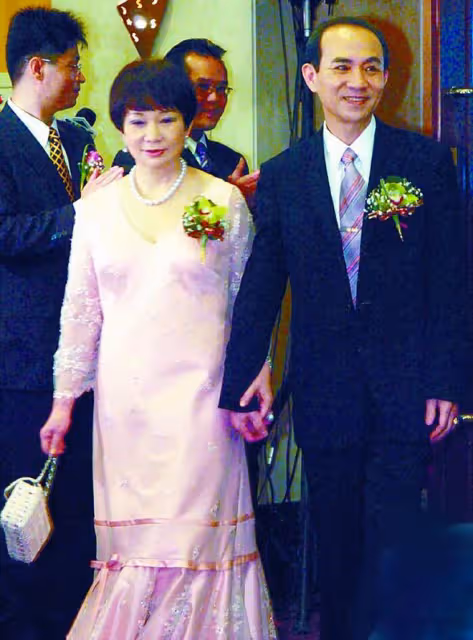 小S全家現身公公靈堂，3個孫女素顏出鏡，遺孀攙扶悲傷前行