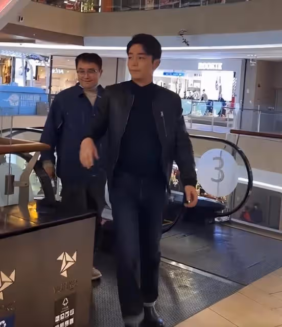 48歲林心如又瘦了，前往巴黎演繹新中式優雅，大長腿又靚又好看