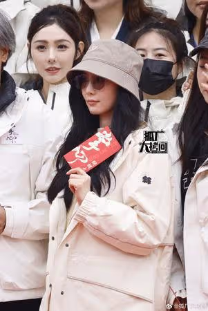 賭王千金何超蓮為媽慶生70大壽! 老公竇驍沒出現…合體女神被拍