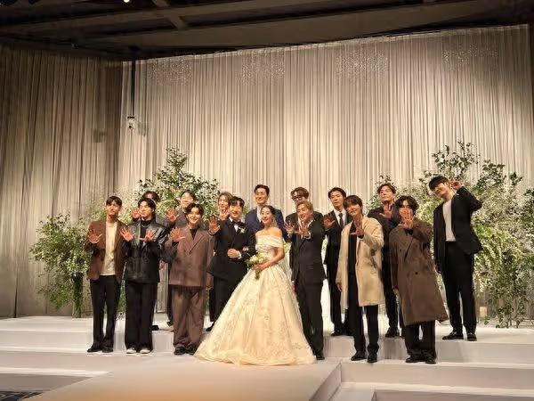 銀赫姊姊大婚「代替亡父牽新娘入場」！利特主持哽咽落淚惹哭粉絲