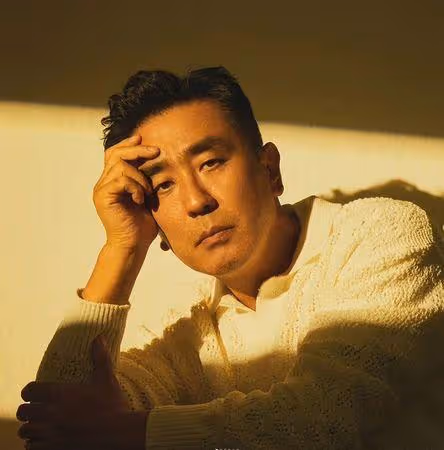 柳承龍30年前大學時期照出土！「老起來等」韓網笑翻：昨天拍的吧？