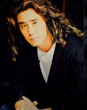 柳承龍30年前大學時期照出土！「老起來等」韓網笑翻：昨天拍的吧？