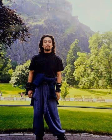 柳承龍30年前大學時期照出土！「老起來等」韓網笑翻：昨天拍的吧？