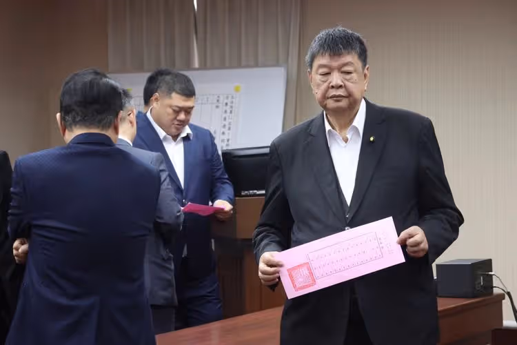 陳雪生噴驚句！喻兩岸「螞蟻大象談戀愛」　問管碧玲：看過公雞和蚱蜢談判？