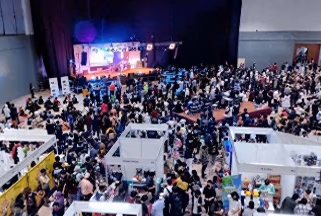 蔡徐坤海外復出遭滑鐵盧？馬來演唱會無人問津，場館如同活動展廳
