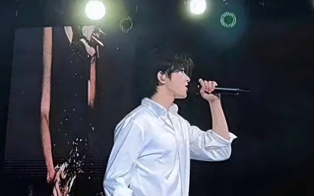蔡徐坤海外復出遭滑鐵盧？馬來演唱會無人問津，場館如同活動展廳