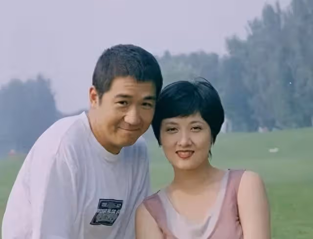 鄧婕的一張照片，曝光張國立「人設」：多年婚姻，寵妻是假的
