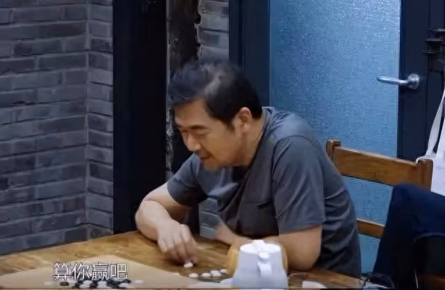 鄧婕的一張照片，曝光張國立「人設」：多年婚姻，寵妻是假的