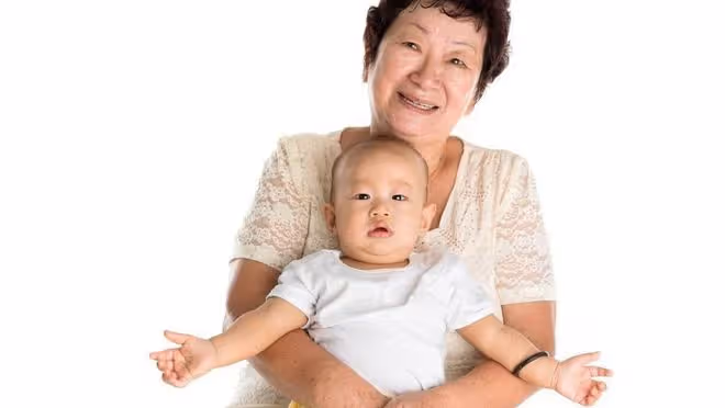 全款給兒子買婚房,主動伺候月子,卻被親家打上門,我的命太苦了