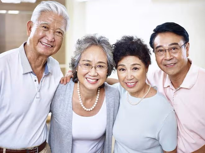 為什麼說退休後不能經常去聚會?68歲大爺說出自己的苦惱,很現實