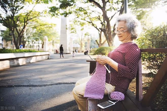 有種養老方式叫「有償式子女養老」,老人高興直言:比養老院幸福