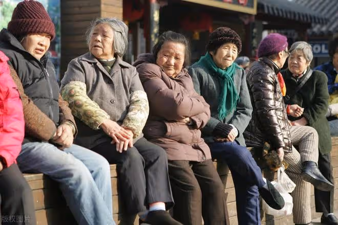 人老後,不靠子女,就只靠自己養老到底行不行?76歲老人實話實說