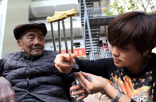 人到晚年,是兒女養老好還是去養老院養老好?76歲老人實話實說