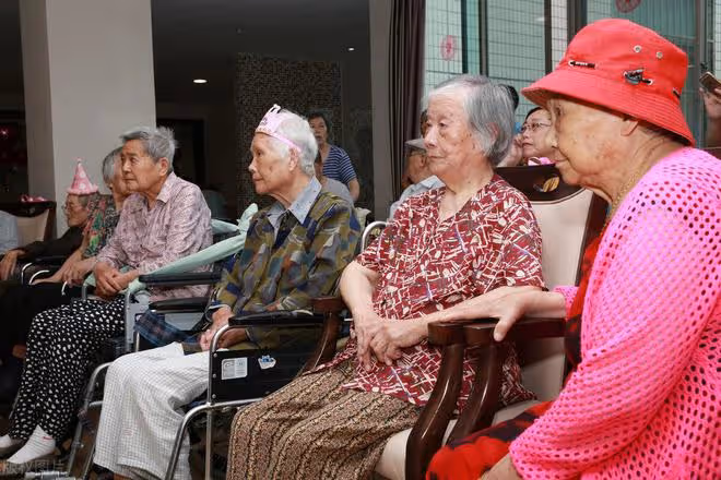 人到晚年,是兒女養老好還是去養老院養老好?76歲老人實話實說