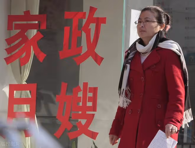 52歲保姆哭訴:每月8000塊錢工資是不少,可我卻一天都不想乾了