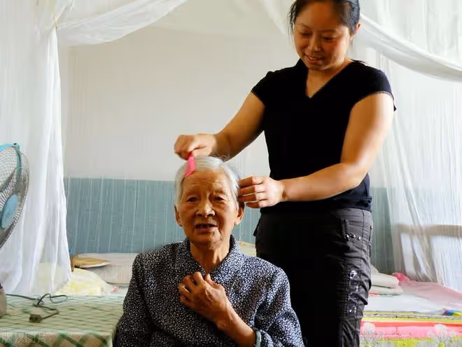 75歲大爺坦言:在三個兒子家輪流養老後,我才明白晚年養老該靠誰