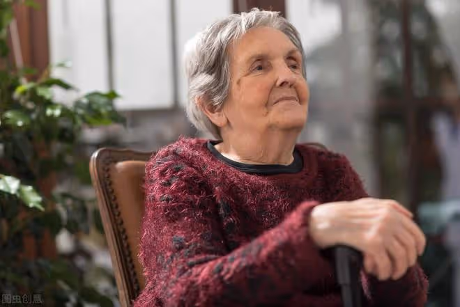 75歲大爺坦言:在三個兒子家輪流養老後,我才明白晚年養老該靠誰