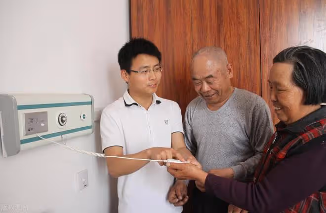 75歲大爺坦言:在三個兒子家輪流養老後,我才明白晚年養老該靠誰