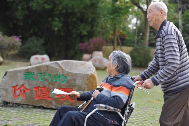 75歲大爺坦言:在三個兒子家輪流養老後,我才明白晚年養老該靠誰