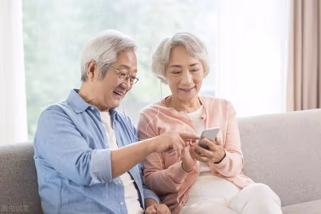 80歲老人坦言:住過養老院去過兒女家,才明白晚年最好歸宿在哪裡