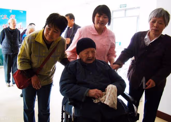 80歲老人坦言:住過養老院去過兒女家,才明白晚年最好歸宿在哪裡