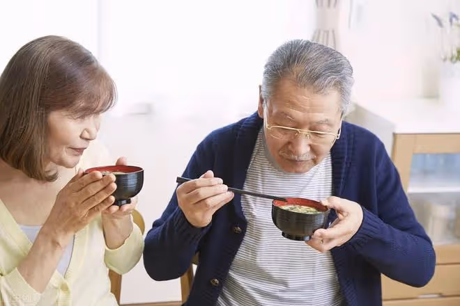 80歲老人坦言:住過養老院去過兒女家,才明白晚年最好歸宿在哪裡