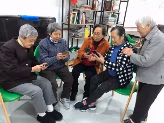 「抱團養老」到底靠譜嗎?63歲阿姨:聽著很美好,但實則弊端百出