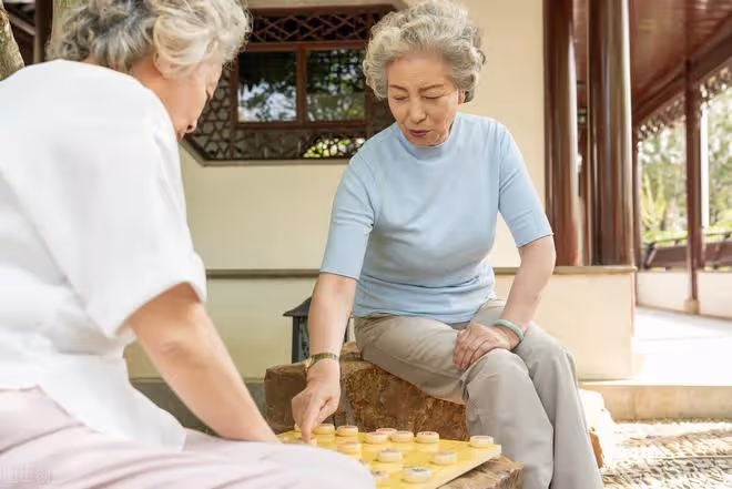 「抱團養老」到底靠譜嗎?63歲阿姨:聽著很美好,但實則弊端百出