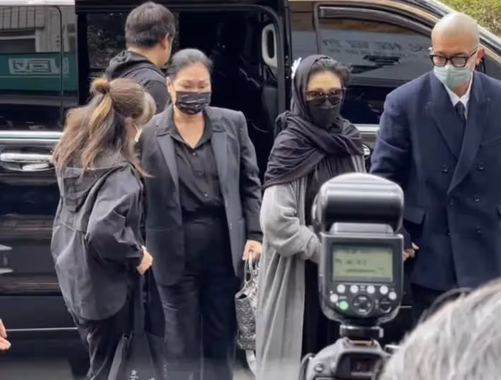 大S具俊曄現身小S公公靈堂,高調秀恩愛的背後,是為小S擋槍