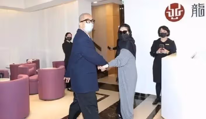 大S具俊曄現身小S公公靈堂,高調秀恩愛的背後,是為小S擋槍