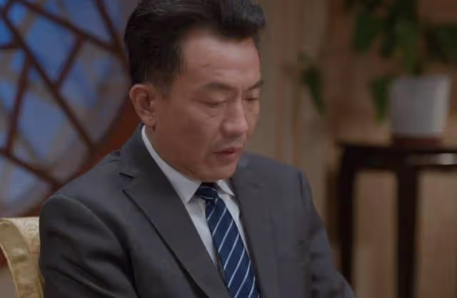 《江河日上》兩年工資114億!齊江市領導的油水,讓辭職成了空話