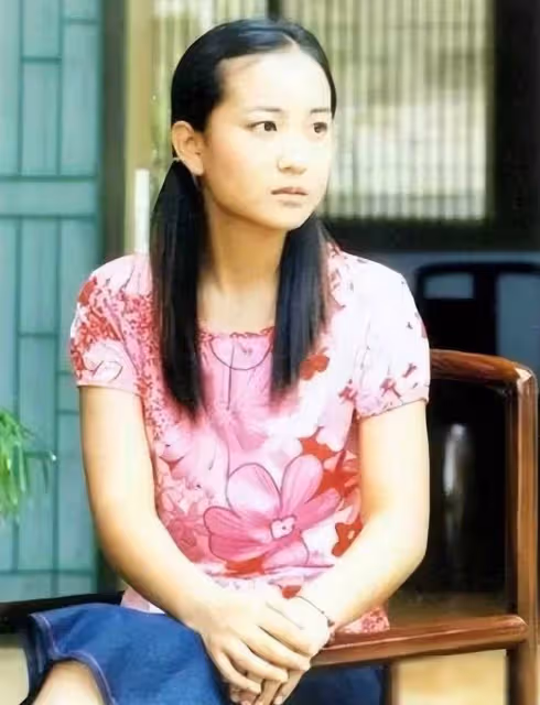 賈玲波浪卷和高馬尾太美了！20-41歲顏值變化，歷經3個人生階段