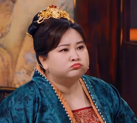 賈玲波浪卷和高馬尾太美了！20-41歲顏值變化，歷經3個人生階段