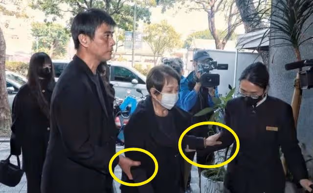 太離譜！大S穿透視裝現身小S公公葬禮，舉止遲緩像懷孕了！