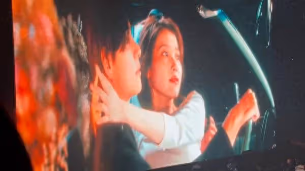 IU演唱會驚現30秒彩蛋! V懷裡緊擁她「MV未公開畫面曝光」