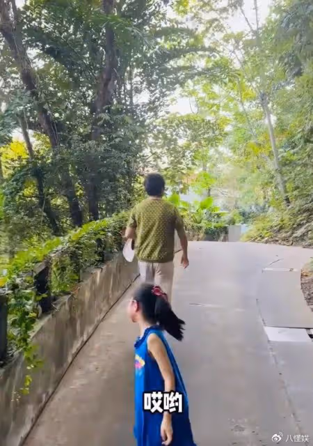周一圍一家泰國遊玩，3歲兒子說泰語好可愛，俏皮喊媽媽「丹姐」