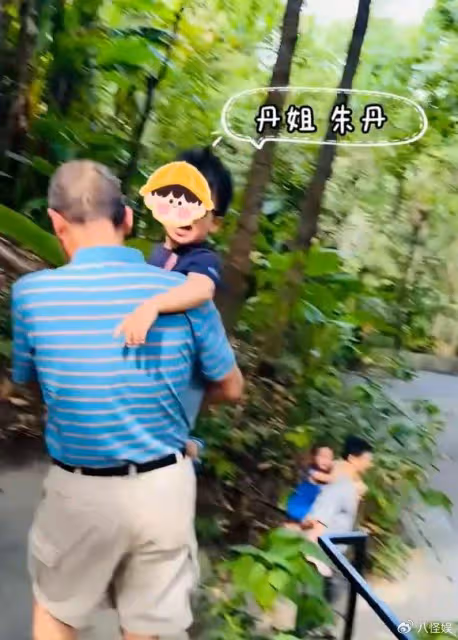 周一圍一家泰國遊玩,3歲兒子說泰語好可愛,俏皮喊媽媽「丹姐」