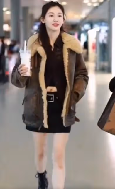 鄭愷老婆挑戰高難度瑜伽，輕鬆完成空中一字馬，身材纖瘦又美又颯
