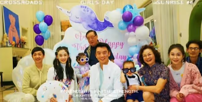 鄭愷老婆挑戰高難度瑜伽，輕鬆完成空中一字馬，身材纖瘦又美又颯