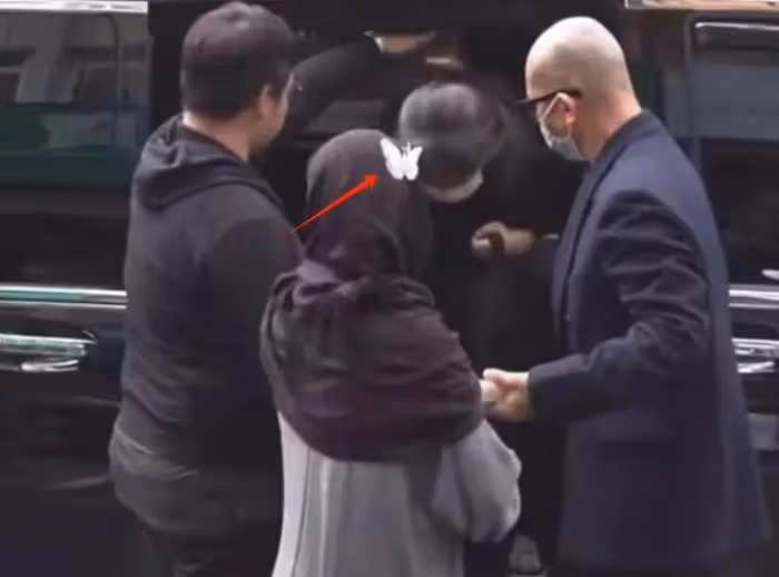 大S穿透視裝現身小S公公葬禮,體態臃腫孕味十足,具俊曄全程呵護