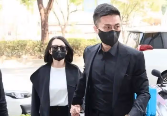小S三個女兒現身爺爺葬禮,細節看出三人家教,只有老二攙扶奶奶