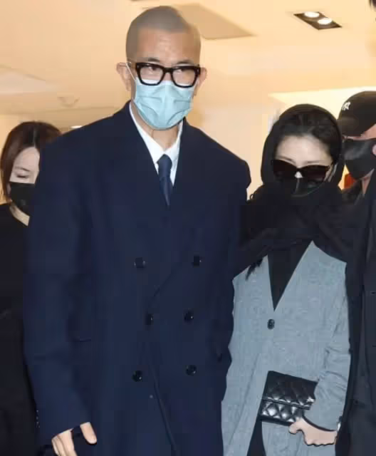 小S三個女兒現身爺爺葬禮,細節看出三人家教,只有老二攙扶奶奶