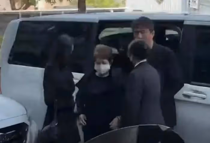 小S三個女兒現身爺爺葬禮,細節看出三人家教,只有老二攙扶奶奶