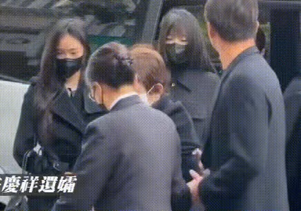 小S三個女兒現身爺爺葬禮,細節看出三人家教,只有老二攙扶奶奶