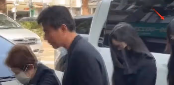 小S三個女兒現身爺爺葬禮,細節看出三人家教,只有老二攙扶奶奶