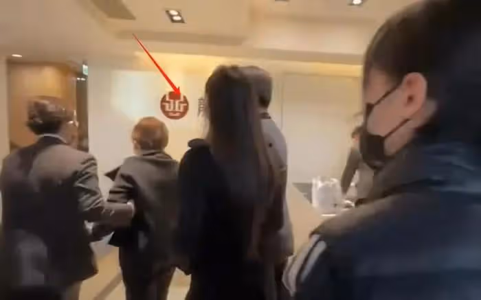 小S三個女兒現身爺爺葬禮,細節看出三人家教,只有老二攙扶奶奶