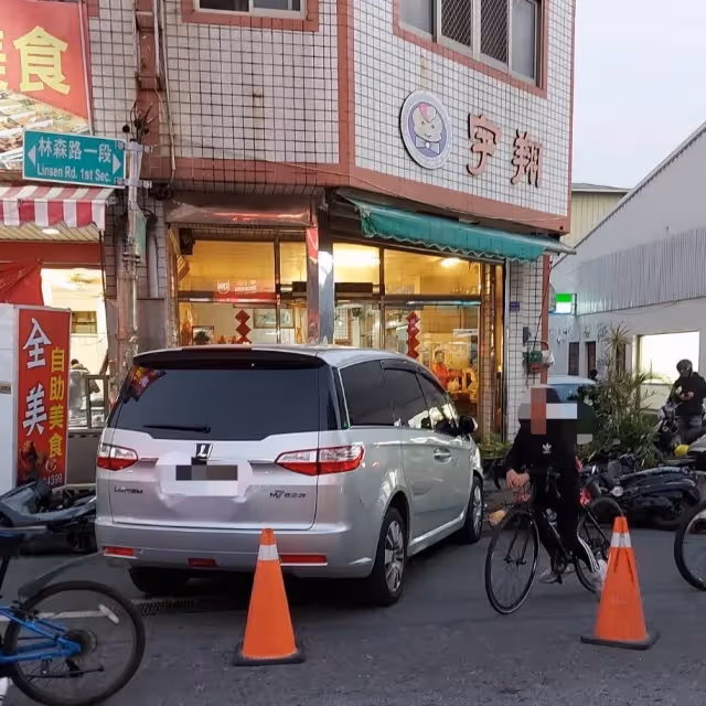 雲林虎尾鬧區休旅車暴衝　猛撞路人及機車！釀1命危2傷